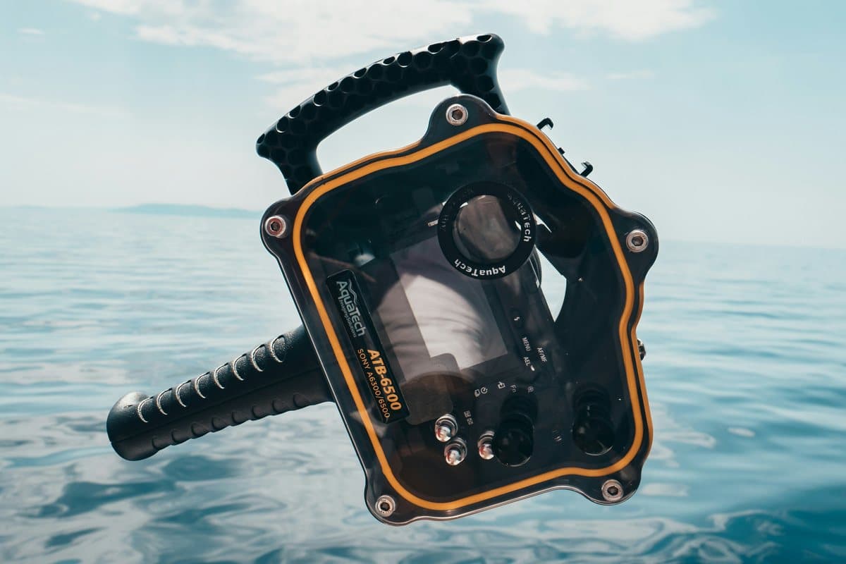 How to photograph surfing from the water: a practical guide